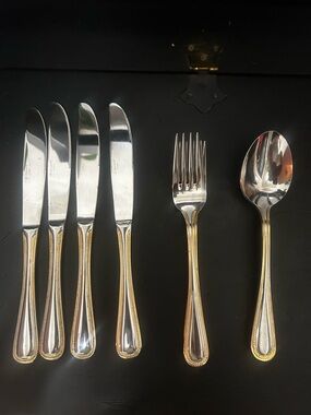 Wallace Gold Bead 18/0 Flatware set (16 piece)